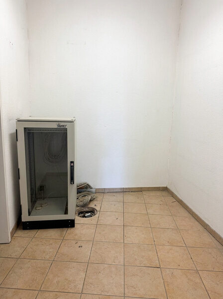 Gewerbeeinheiten Erftstadt-Liblar – Technikraum mit Serverschrank